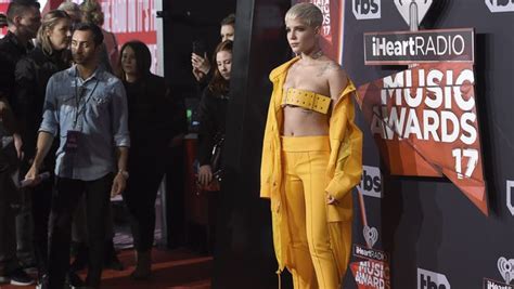 sexy underboob|The underboob trend pops off beaches on to red carpets,。